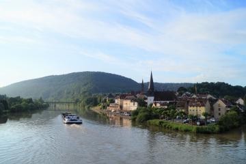 Blick von der Friedensbrücke auf die Altstadt